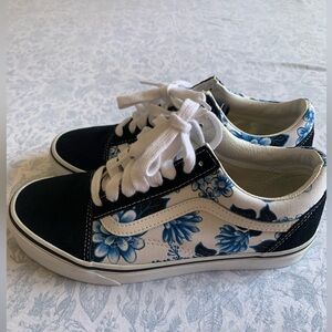 Vans Women's Sneakers - Black and Blue Floral